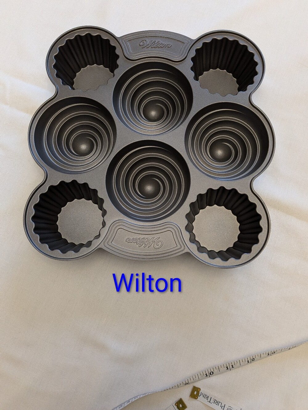 Wilton Dark Gray 8 Cavity. Cast Aluminium  Fluted & Swirl Baking Pan For Cupcake